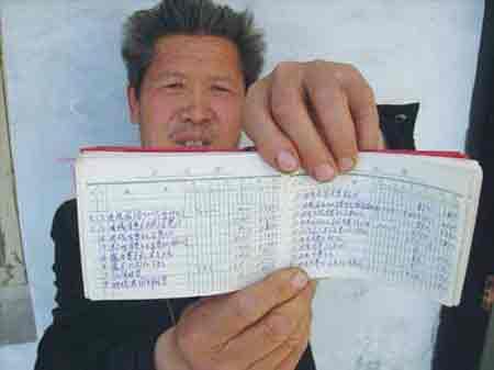 包工头向政府追债1467次未果 空留10本讨债日记