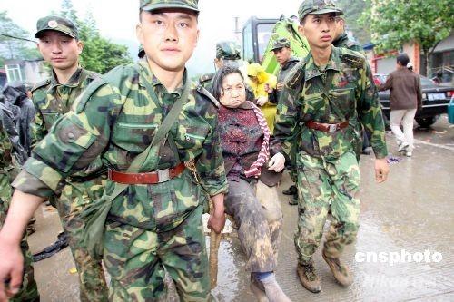 外媒关注中国最精锐部队迅速向四川灾区集结