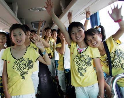 首批四川学生抵达西安音乐舞蹈学院(图)