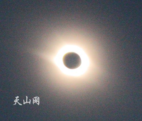 2008年新疆伊吾日全食出现美丽的钻石环