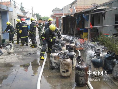 宁波约30个煤气瓶爆炸
