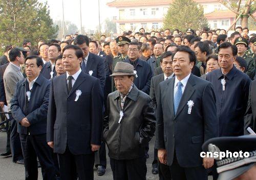 山西政协主席金银焕遗体送别式举行(组图)