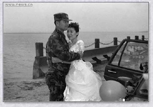 98抗洪大堤上的婚礼