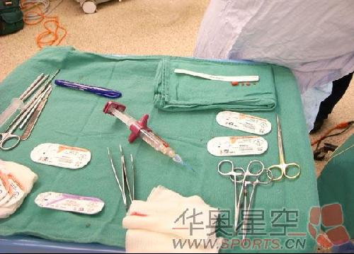 刘翔手术取出3个钙化物和骨刺首度曝光(图)