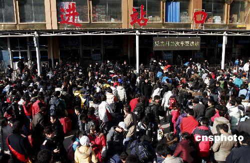 中国2009春运今日正式启动 铁路运力安排历年