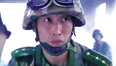 在电视剧《武装特警》中扮演乔一飞的指挥长张开健(资料图)