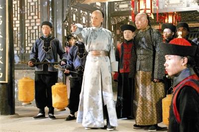 11月16日,由冯远征,梁丹妮夫妇和徐帆主演的电视剧《最后的王爷》将在