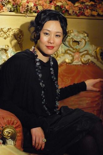 邬君梅再演宋美龄 曝张国立每天瘦10斤(图)