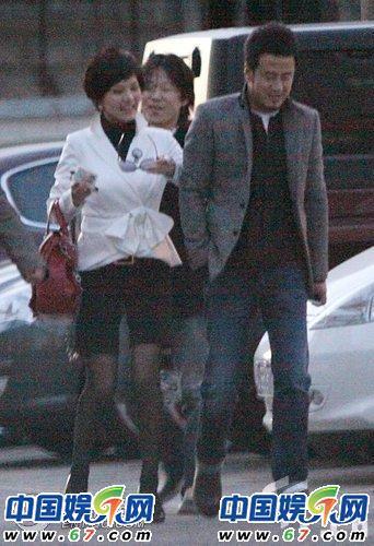 酒店白衣密组图杨坤撒娇挽臂亲密夜聊(靓女后喝酒美女韩国图片