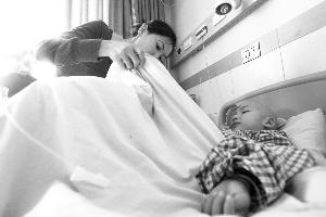 江西男孩患肾胚胎瘤 父亲欲寻出生后离去生母