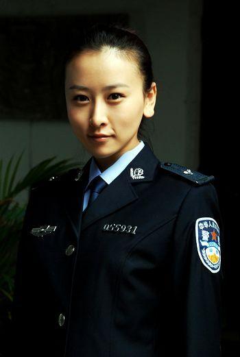 裴娜变身英气女警 毛俊杰杀入警花排行榜(图)