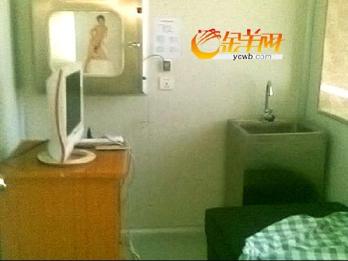 捐 精 过程 由 女 护士 全程 帮助 吗 取 精 室 墙壁 上 ...