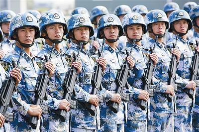 英雄的海军陆战队方队表彰一批阅兵训练标兵.图片来源:解放军报