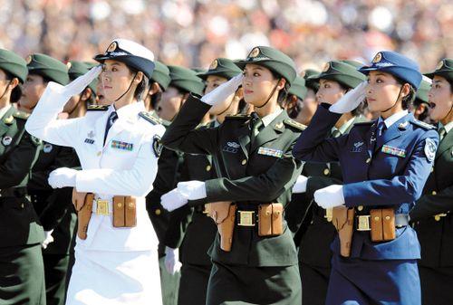 本报讯特派记者王普,崔朝阳报道:国庆60周年女兵方队,让人眼前一亮.