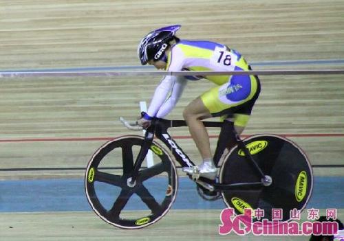 组图:全运开幕后首金诞生 河北李雪妹夺金破纪