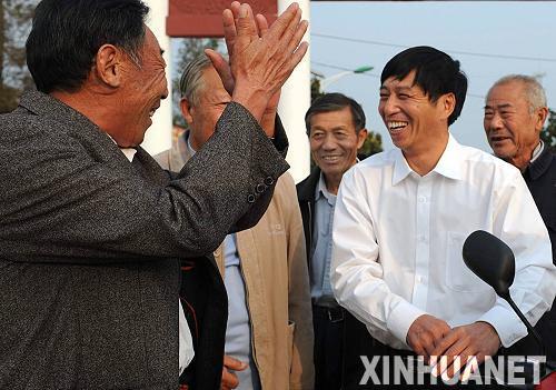 安徽小岗村痛失好干部 胡锦涛总书记致电慰问