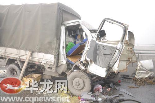 渝黔高速綦江往重庆方向,连续发生两起车辆追尾的交通事故,数人在车祸