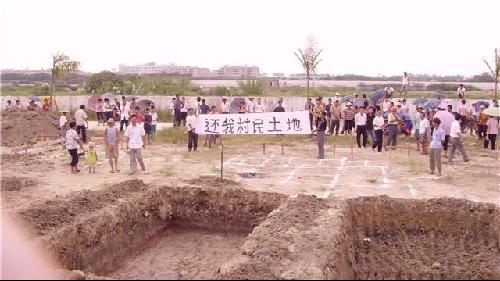 "深圳许宗衡,重庆文强都被抓了,为了扳倒这个土皇帝,我们倾家荡产也在
