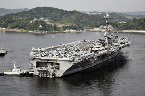 长驻日本的美国海军"乔治·华盛顿"号航母