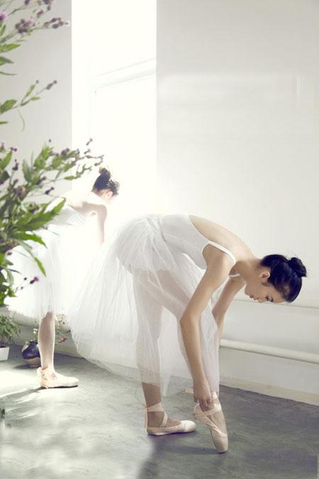 舞蹈学院纯美女生--身体最柔软的校花(组图)