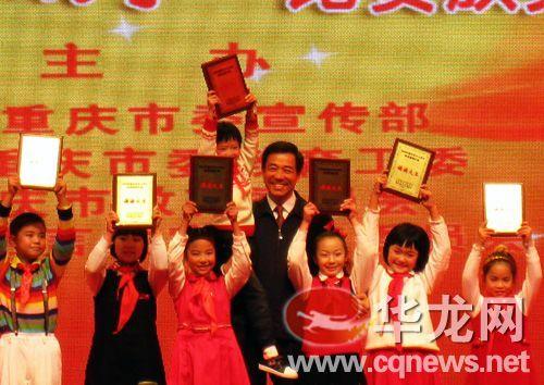 重庆10岁小学生背诵马克思名篇获薄熙来称赞