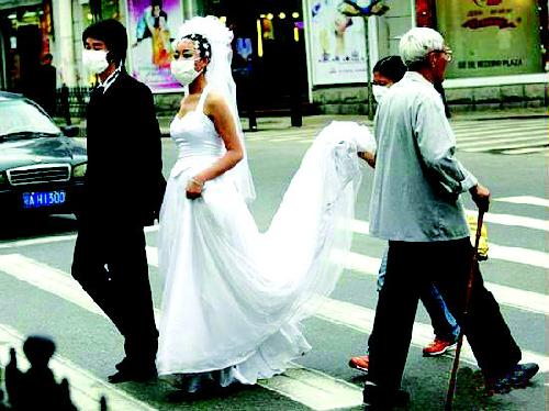 【新闻资料】非典时期的婚礼资料照片 