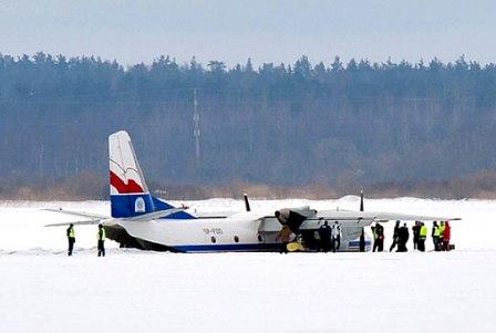 据报道,18日,一架波兰exin航空公司的安东诺夫26型(an-26)货机从