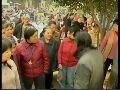 父亲称读书误人 强迫8岁儿子街头卖唱