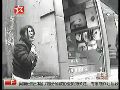 实拍女贼被抓割喉自残 警方令民间志愿者出医药费 