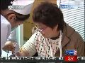 南京女老师用双手接住失恋跳楼女生