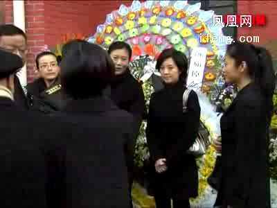 刘长乐带领凤凰卫视主持人吊唁钱学森