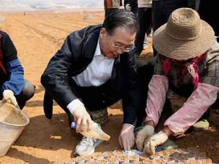 2010-03-28 文涛拍案 - 温总理踏上西南龟裂的