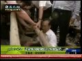 【2010年8月】舟曲爆发泥石流 温家宝鼓励被困群众