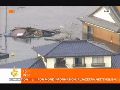 最机智：女子被困楼上 挥浴巾求救