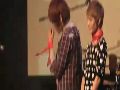 实拍GAY在川子演唱会上台跪地示爱求婚