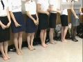 实拍美女应聘空姐体检全过程