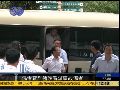温家宝看望受伤人员 特别慰问小伊伊