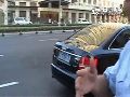 目击者讲述上海奥迪司机碾压女收费员经过