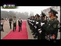 酒会正在进行 温家宝起身亲迎日籍八路老兵