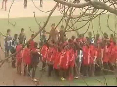 幼儿园老师被家长殴打:我有的是钱 就要打死你