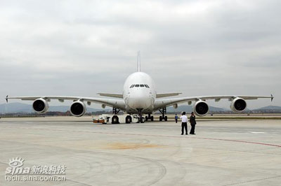 空客a380客机在广州白云机场特写(组图)