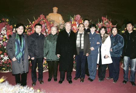 华国锋悼毛泽东诞辰113年