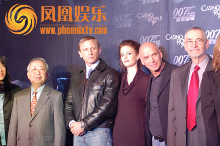 《皇家赌场》北京首映 全体主创亮相