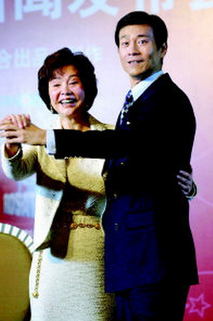 郑少秋携归亚蕾拍新剧 懒理女儿负面新闻