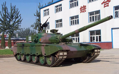 中国99式主战坦克总重50吨,装备有一门125mm主炮