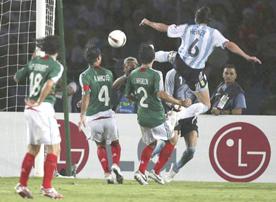 美洲杯-里克尔梅一传一射 阿根廷3-0完胜墨西哥