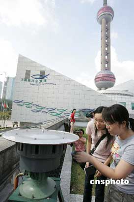 上海昨日举行最大规模防空警报试鸣(组图)