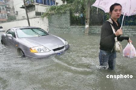 台风罗莎继续北上 浙皖苏沪等地有强风暴雨