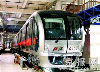 北京晚报)新华网北京11月6日电(记者 李志勇)北京地铁1号线的新车6日