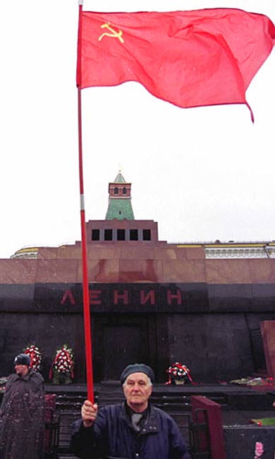 十月革命90周年再回首1917年11月7日,列宁领导的布尔什维克武装力量向